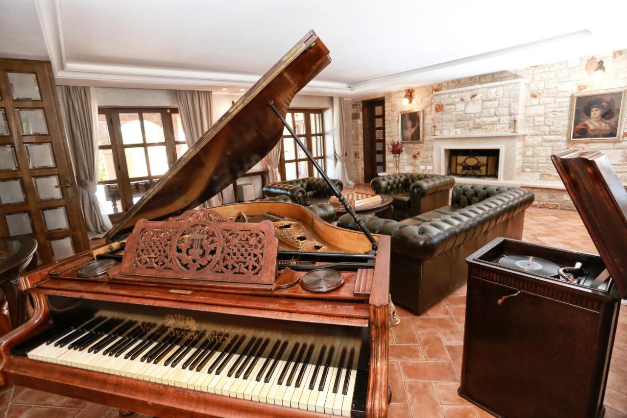 Villa Carolus-Luxurious Istrian Villa Barat  외부 사진
